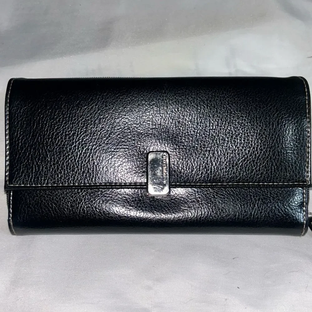 Liz Claiborne Black Leather Wallet NEW Multiple Compartments